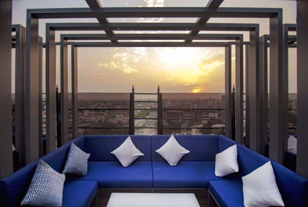 รอยัล ออร์คิด เซ็นทรัล ชัยปุระ พาณีพาร์ค Hotel ภายนอก รูปภาพ