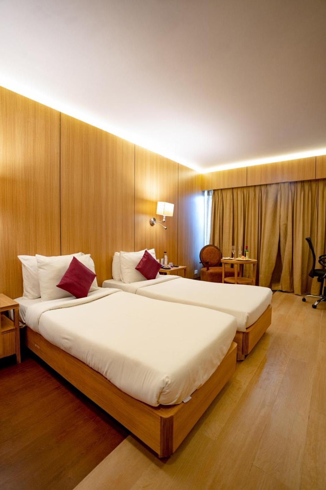 รอยัล ออร์คิด เซ็นทรัล ชัยปุระ พาณีพาร์ค Hotel ภายนอก รูปภาพ