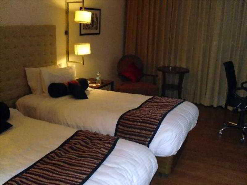 รอยัล ออร์คิด เซ็นทรัล ชัยปุระ พาณีพาร์ค Hotel ภายนอก รูปภาพ